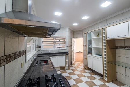 Casa de condomínio à venda com 395m², 5 quartos e 4 vagas Casa de condomínio à venda com 395m², 5 quartos e 4 vagasCozinha