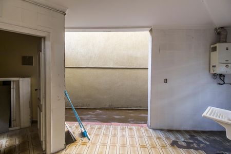 Casa de condomínio à venda com 395m², 5 quartos e 4 vagas Casa de condomínio à venda com 395m², 5 quartos e 4 vagasÁrea de Serviço