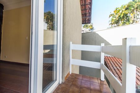 Casa de condomínio à venda com 395m², 5 quartos e 4 vagas Casa de condomínio à venda com 395m², 5 quartos e 4 vagasVaranda do Quarto 2