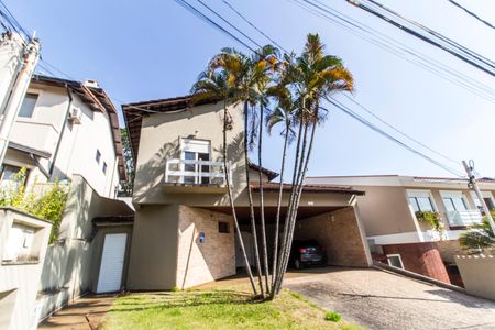 Casa de condomínio à venda com 395m², 5 quartos e 4 vagas Casa de condomínio à venda com 395m², 5 quartos e 4 vagasÁrea Externa