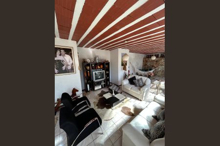 Casa à venda com 180m², 3 quartos e 2 vagasSala