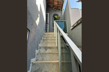 Casa à venda com 180m², 3 quartos e 2 vagasLateral