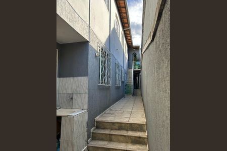 Casa à venda com 180m², 3 quartos e 2 vagasLateral
