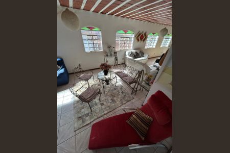 Casa à venda com 180m², 3 quartos e 2 vagasSala
