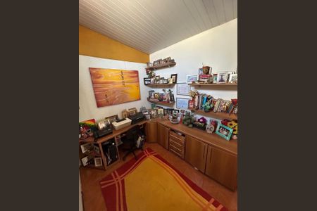 Casa à venda com 180m², 3 quartos e 2 vagasEscritorio