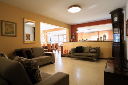 Apartamento à venda com 350m², 4 quartos e 2 vagas Apartamento à venda com 350m², 4 quartos e 2 vagasSala