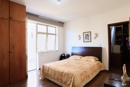 Apartamento à venda com 350m², 4 quartos e 2 vagas Apartamento à venda com 350m², 4 quartos e 2 vagasSuíte