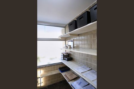 Apartamento à venda com 350m², 4 quartos e 2 vagas Apartamento à venda com 350m², 4 quartos e 2 vagasAlmoxarifado