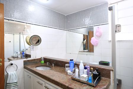 Apartamento à venda com 350m², 4 quartos e 2 vagas Apartamento à venda com 350m², 4 quartos e 2 vagasBanheiro da Suíte