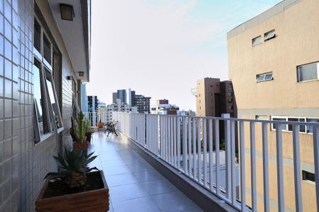 Apartamento à venda com 350m², 4 quartos e 2 vagas Apartamento à venda com 350m², 4 quartos e 2 vagasVaranda da Suíte