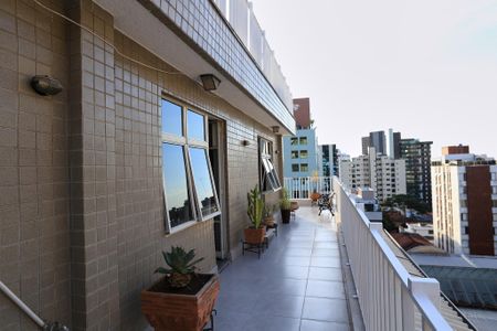 Apartamento à venda com 350m², 4 quartos e 2 vagas Apartamento à venda com 350m², 4 quartos e 2 vagasVaranda da Suíte
