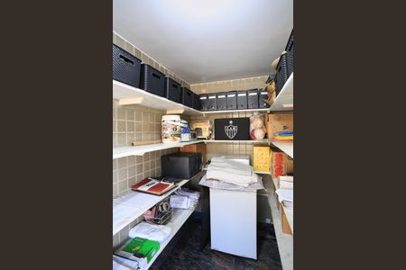 Apartamento à venda com 350m², 4 quartos e 2 vagas Apartamento à venda com 350m², 4 quartos e 2 vagasAlmoxarifado