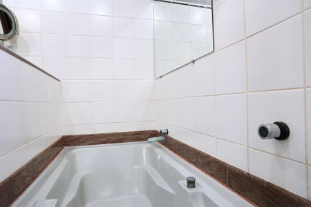 Apartamento à venda com 350m², 4 quartos e 2 vagas Apartamento à venda com 350m², 4 quartos e 2 vagasBanheiro da Suíte