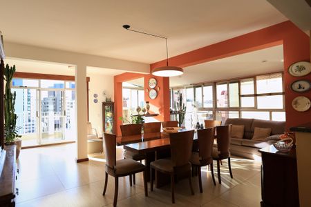 Apartamento à venda com 350m², 4 quartos e 2 vagas Apartamento à venda com 350m², 4 quartos e 2 vagasSala