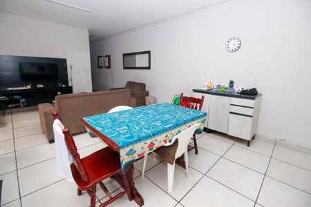Casa à venda com 100m², 2 quartos e 3 vagasSala/Cozinha