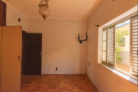 Casa à venda com 250m², 3 quartos e 3 vagasSuíte