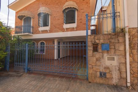 Casa à venda com 250m², 3 quartos e 3 vagasFachada