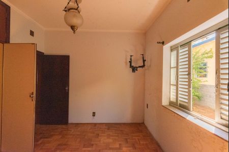 Casa à venda com 250m², 3 quartos e 3 vagasSuíte