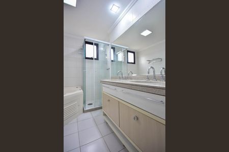 Apartamento para alugar com 198m², 3 quartos e 3 vagas Apartamento para alugar com 198m², 3 quartos e 3 vagasBanheiro Suíte 1