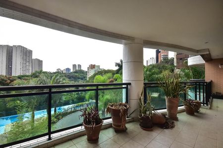 Apartamento para alugar com 198m², 3 quartos e 3 vagas Apartamento para alugar com 198m², 3 quartos e 3 vagasVaranda