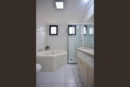 Apartamento para alugar com 198m², 3 quartos e 3 vagas Apartamento para alugar com 198m², 3 quartos e 3 vagasBanheiro Suíte 1