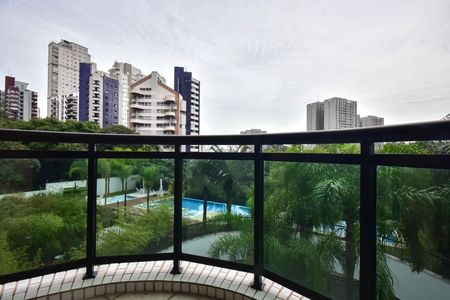 Apartamento para alugar com 198m², 3 quartos e 3 vagas Apartamento para alugar com 198m², 3 quartos e 3 vagasVaranda da Suíte 1