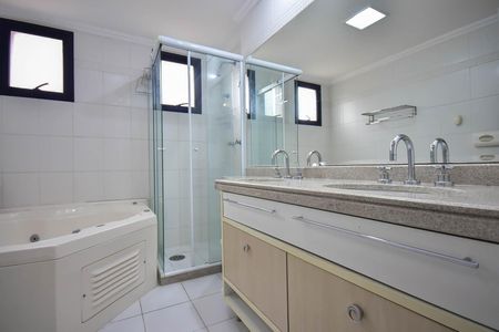 Apartamento para alugar com 198m², 3 quartos e 3 vagas Apartamento para alugar com 198m², 3 quartos e 3 vagasBanheiro Suíte 1
