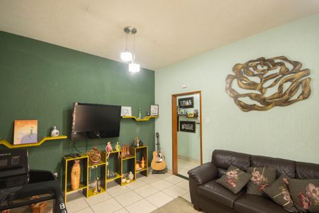 Casa à venda com 240m², 2 quartos e 4 vagas Casa à venda com 240m², 2 quartos e 4 vagasSala