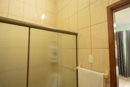 Casa à venda com 240m², 2 quartos e 4 vagas Casa à venda com 240m², 2 quartos e 4 vagasBanheiro da Suíte 1