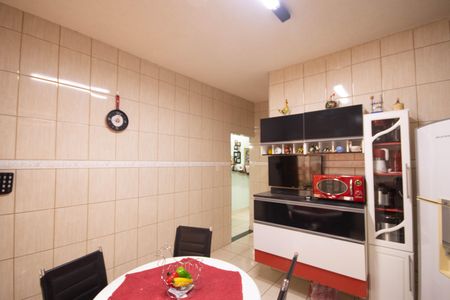 Casa à venda com 240m², 2 quartos e 4 vagas Casa à venda com 240m², 2 quartos e 4 vagasCozinha