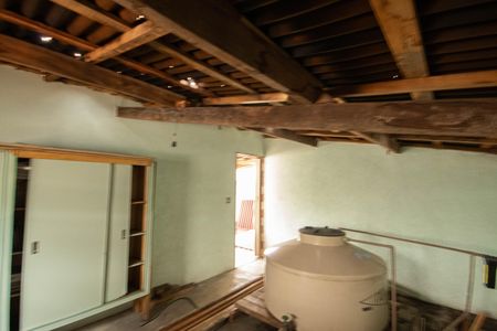 Casa à venda com 240m², 2 quartos e 4 vagas Casa à venda com 240m², 2 quartos e 4 vagasSótão