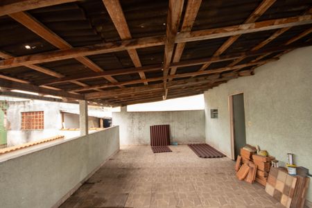 Casa à venda com 240m², 2 quartos e 4 vagas Casa à venda com 240m², 2 quartos e 4 vagasQuintal