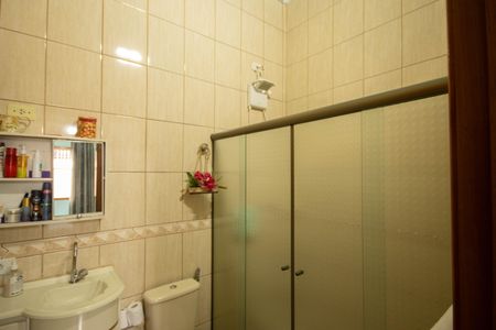 Casa à venda com 240m², 2 quartos e 4 vagas Casa à venda com 240m², 2 quartos e 4 vagasBanheiro da Suíte 1