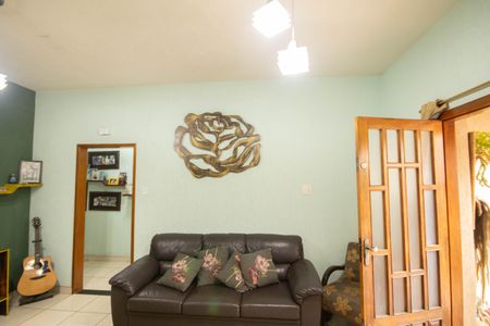 Casa à venda com 240m², 2 quartos e 4 vagas Casa à venda com 240m², 2 quartos e 4 vagasSala