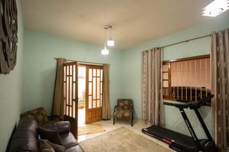 Casa à venda com 240m², 2 quartos e 4 vagas Casa à venda com 240m², 2 quartos e 4 vagasSala