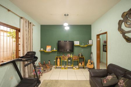 Casa à venda com 240m², 2 quartos e 4 vagas Casa à venda com 240m², 2 quartos e 4 vagasSala