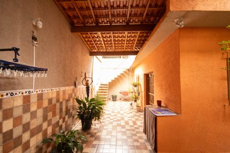 Casa à venda com 240m², 2 quartos e 4 vagas Casa à venda com 240m², 2 quartos e 4 vagasQuintal