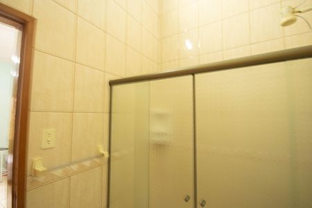 Casa à venda com 240m², 2 quartos e 4 vagas Casa à venda com 240m², 2 quartos e 4 vagasBanheiro da Suíte 2