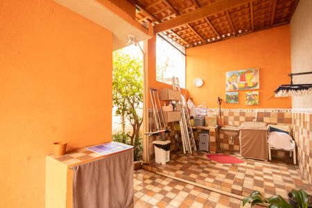 Casa à venda com 240m², 2 quartos e 4 vagas Casa à venda com 240m², 2 quartos e 4 vagasÁrea de Serviço