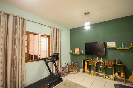 Casa à venda com 240m², 2 quartos e 4 vagas Casa à venda com 240m², 2 quartos e 4 vagasSala