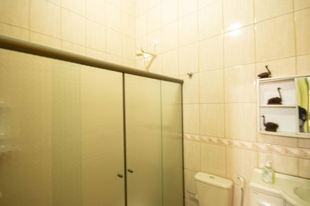 Casa à venda com 240m², 2 quartos e 4 vagas Casa à venda com 240m², 2 quartos e 4 vagasBanheiro da Suíte 2