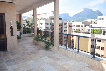 Apartamento à venda com 204m², 2 quartos e 3 vagasTerraço