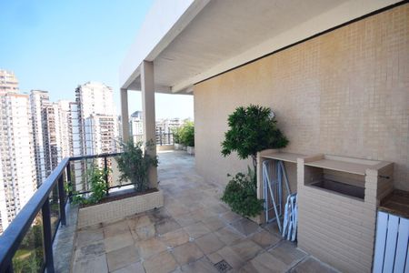 Apartamento à venda com 204m², 2 quartos e 3 vagasTerraço