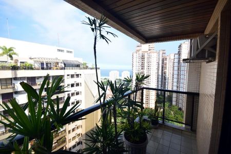 Apartamento à venda com 204m², 2 quartos e 3 vagasVaranda do Quarto 