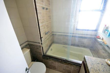 Apartamento à venda com 204m², 2 quartos e 3 vagasBanheiro da Suíte