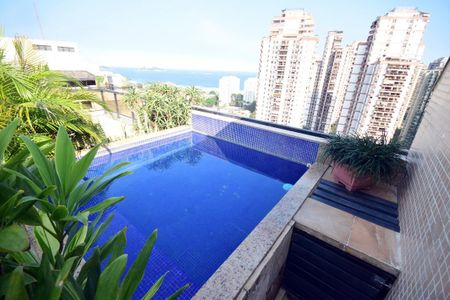 Apartamento à venda com 204m², 2 quartos e 3 vagasPiscina