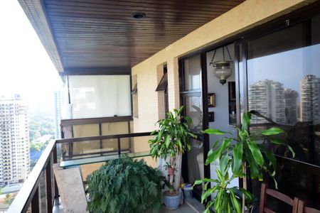 Apartamento à venda com 204m², 2 quartos e 3 vagasVaranda da Sala