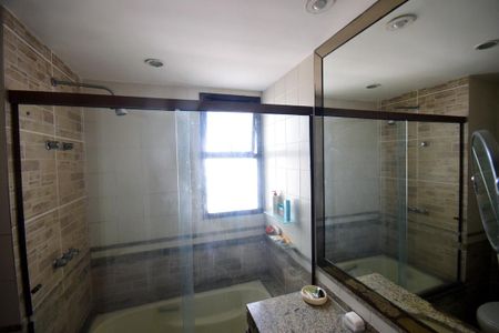 Apartamento à venda com 204m², 2 quartos e 3 vagasBanheiro da Suíte