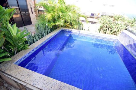 Apartamento à venda com 204m², 2 quartos e 3 vagasPiscina