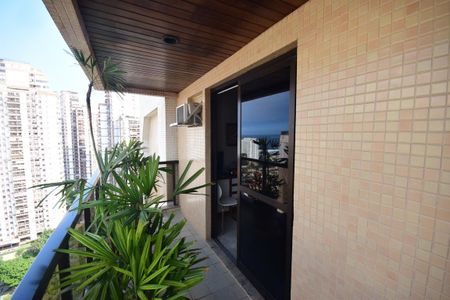 Apartamento à venda com 204m², 2 quartos e 3 vagasVaranda do Quarto 